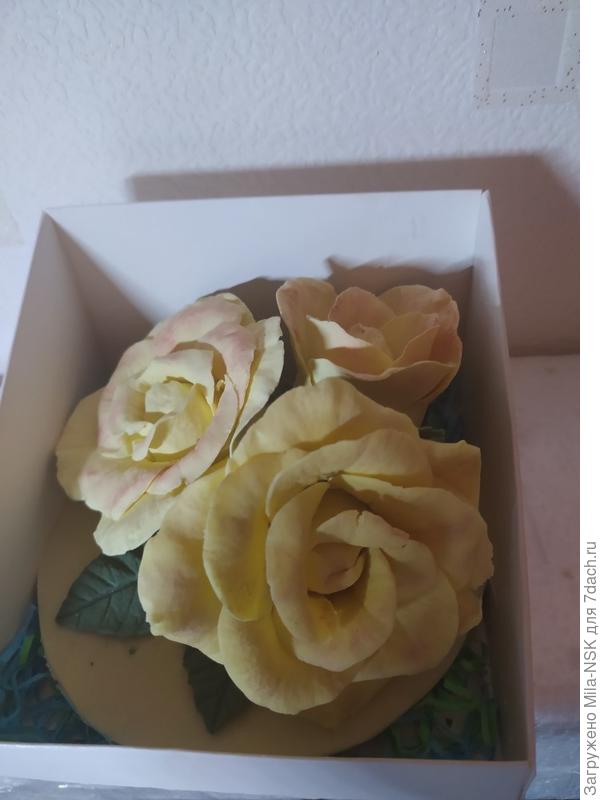 А это учительнице внука подарок к 8 марта.