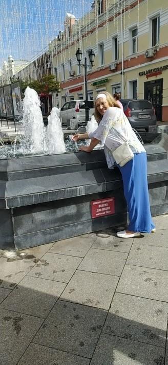 Вот такой симпатичный фонтанчик нам встретился по дороге...