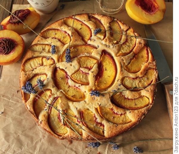 пирог с персиками и лавандой