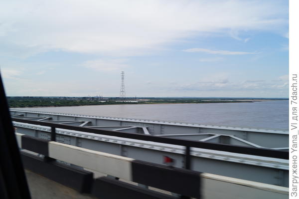 Мост через Амур. Вид из окна машины.