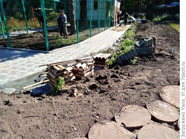 Часть территории перестраивают и оформляют заново