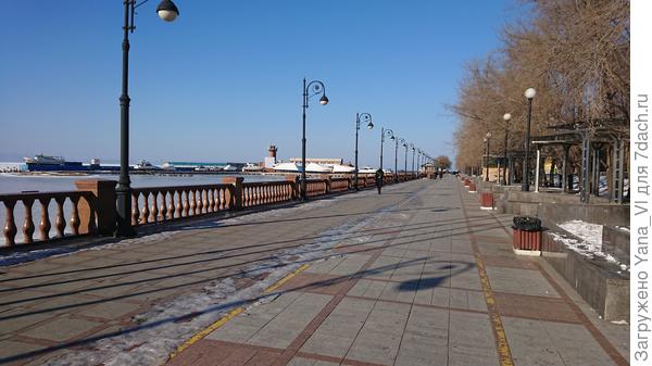 Пустая набережная