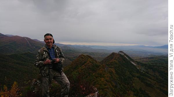 Мой отец на вершине  в 70 лет (я фотографировала) :)