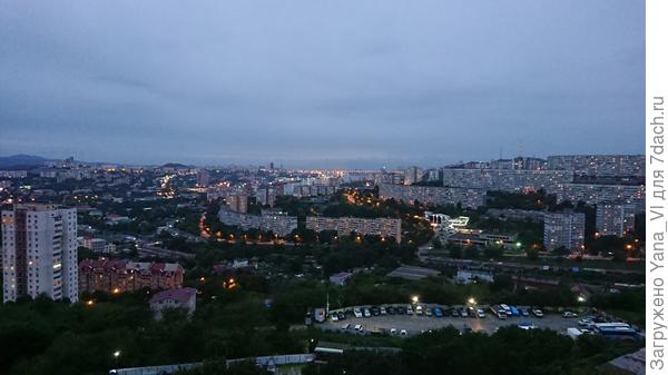 август
