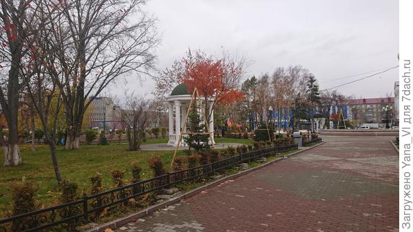 В сквере уже всё подготовлено к зиме...