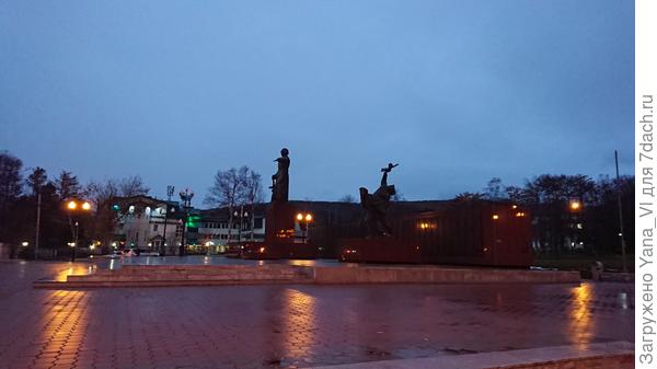 Памятник погибшим в Великой Отечественной.