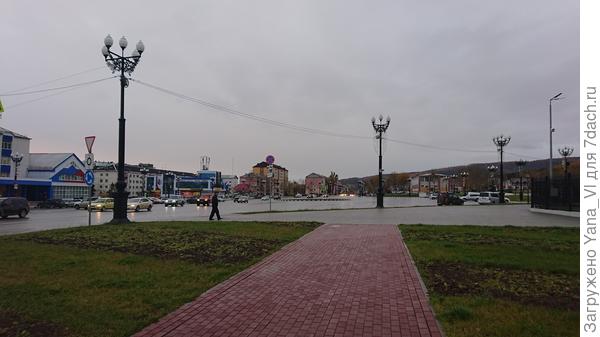 Оцените ширину тротуара и перспективу улицы...