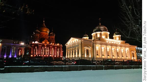 создавая предпраздничное настроение...