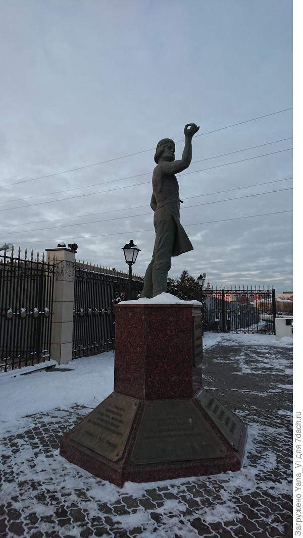 Памятник Левше