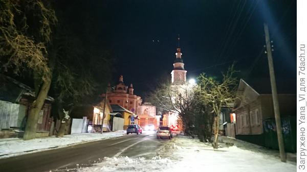 Впереди видна уже колокольня