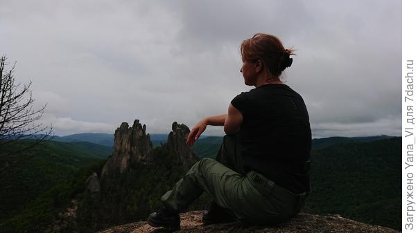 А меня спасают только горы... Помедитируешь на вершине... и плюнешь на садово-огородные огорчения...