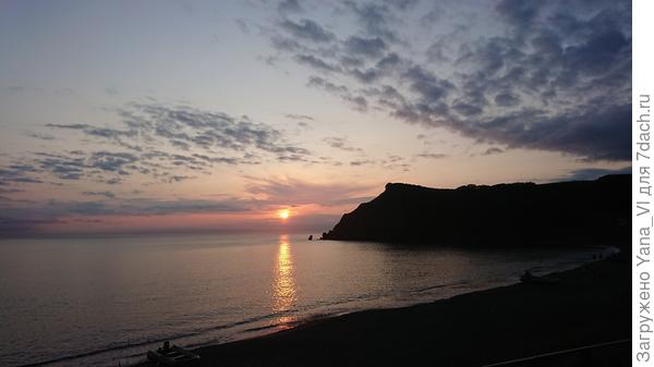 Тебе в подарок красивое море ;)