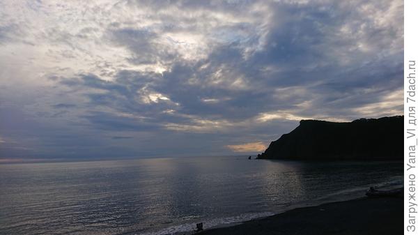 Зато обожаю, когда море спокойное :) гладкое, как зеркало...