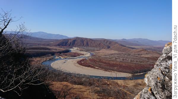 Небо в воде отражается... она синяя-синяя...