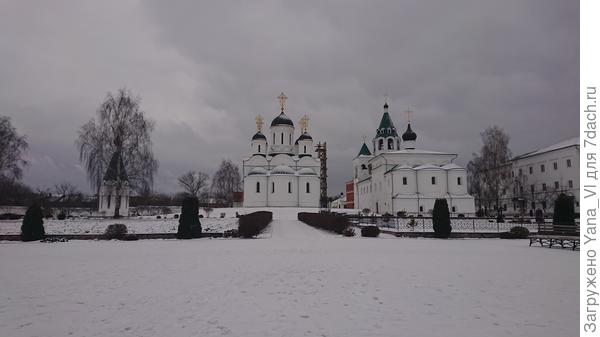 Территория большая.