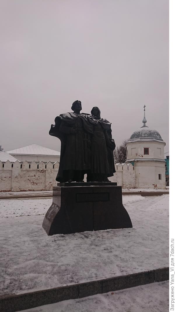 А вот и памятник.