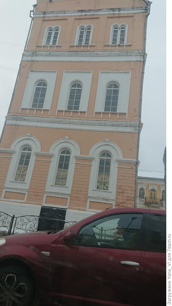 Сняла из окна авто водонапорную башню.