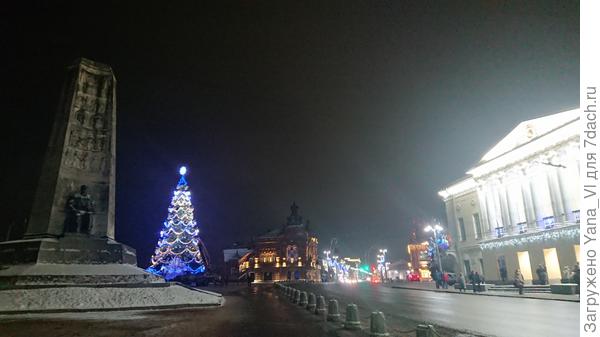 Выходим к площади