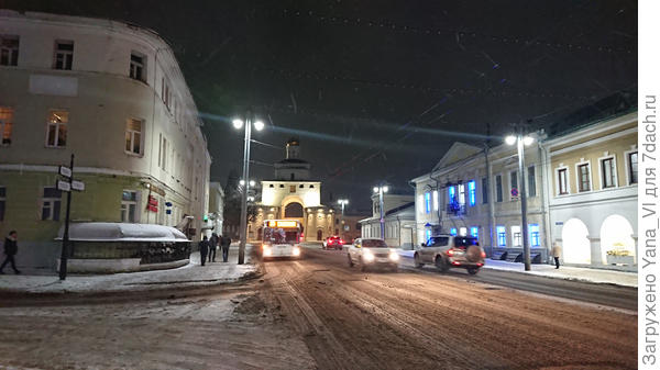Впереди, показались Золотые ворота.