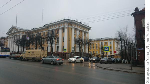 На асфальте снега уже нет