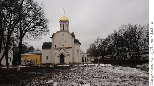 Довольно большая территория.