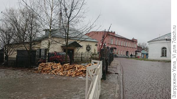 А если снова свернуть в проулок...