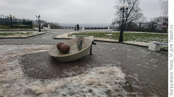 На которой размещён памятник знаменитой Владимирской вишне!
