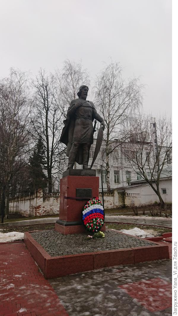 Памятник Александру Невскому.