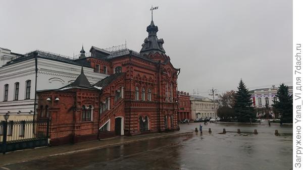 Теперь пройдём по Большой Московской при дневном свете.