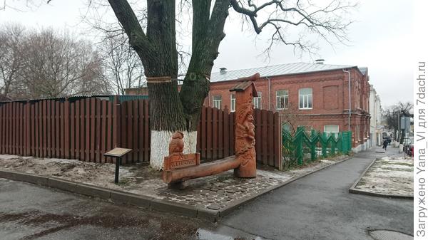 Ещё дальше "Дуб черешчатый" с котом на цепи и мудрой совой.