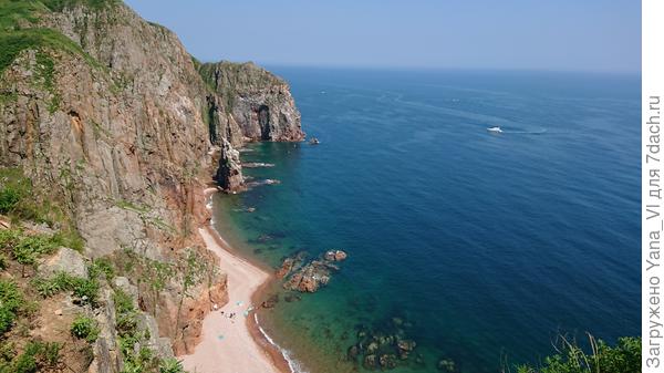 На берегу они пахнут солью и водорослями...