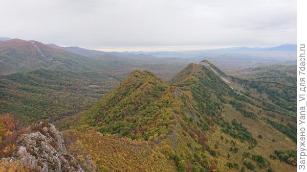 Хребет Чандолаз в осенней раскраске.