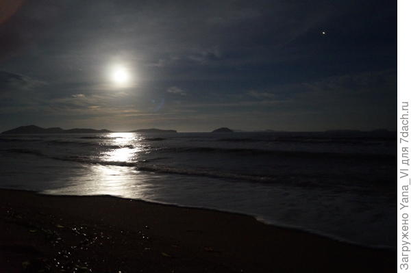 Это та же луна уже ночью, а не вечером