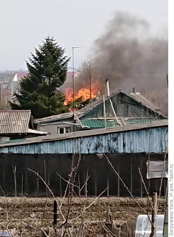 В прошлые выходные наблюдали жуткий пожар на соседней улице.