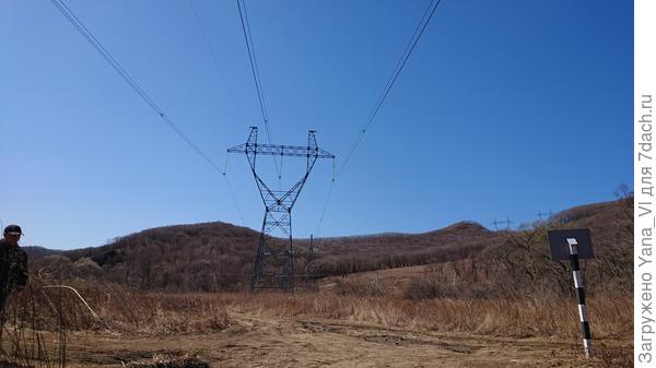 Зато солнечно было и небо голубое. Ветер сильный, тучки разогнал. Но холодно из за него...