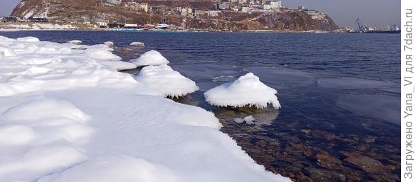 Такая чистая вода здесь только зимой.