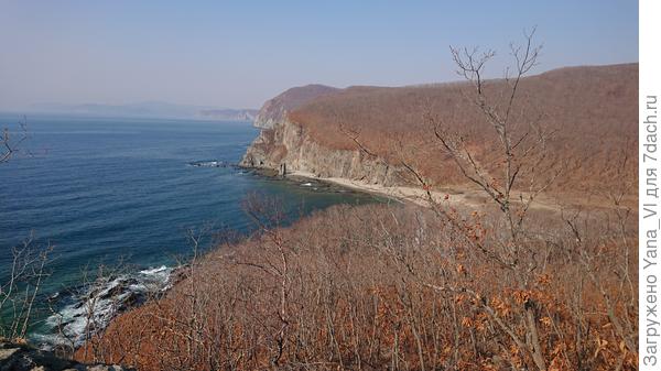 Вид с изгиба дороги с перевала.