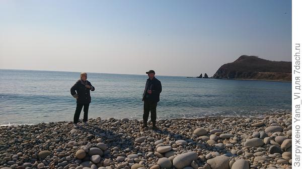 На дальнем плане видны кекуры "Два брата"