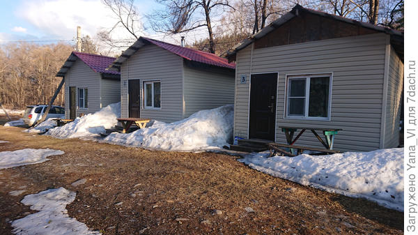 Это три новых домика. Сделанных уже в качестве турбазы.