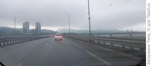 Вот он, вид на Владивосток с низководного моста... (Это день, если что, а не вечер. Около 5 часов).