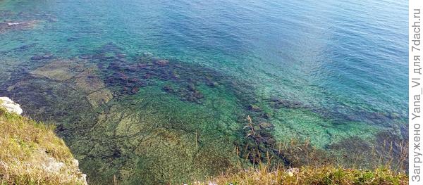 Вода чистейшая, аж бирюзовая