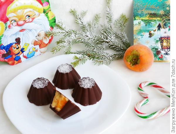 Бананы и хурма в шоколаде- отличный десерт.