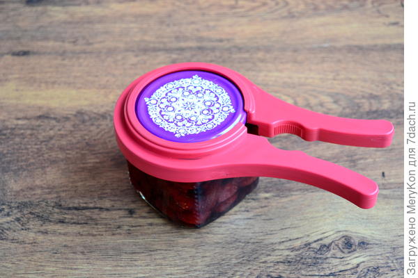 Кстати, открывает шесть размеров крышек! Ура!