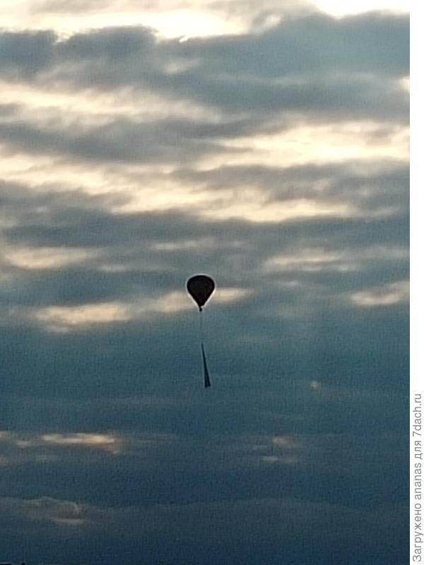 Улетает вдаль воздушный шар...