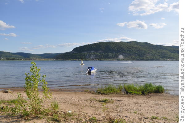 На Волге рядом с дачей, только мы ещё не знали, что у нас будет дача;)