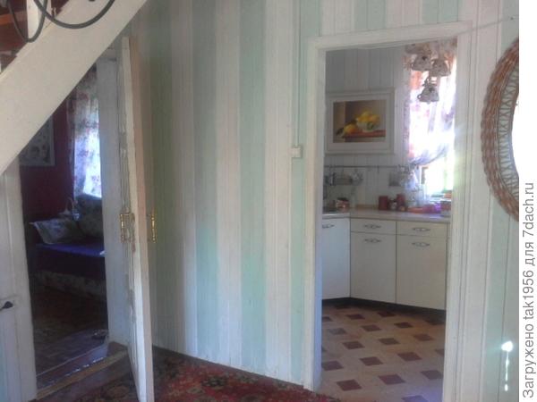 Ну а дальше и по сей день мы отделывали и продолжаем обихаживать наш Дом с мезонином. Установили решётки по моим эскизам, обили вагонкой и покрасили веранду и мансарду.