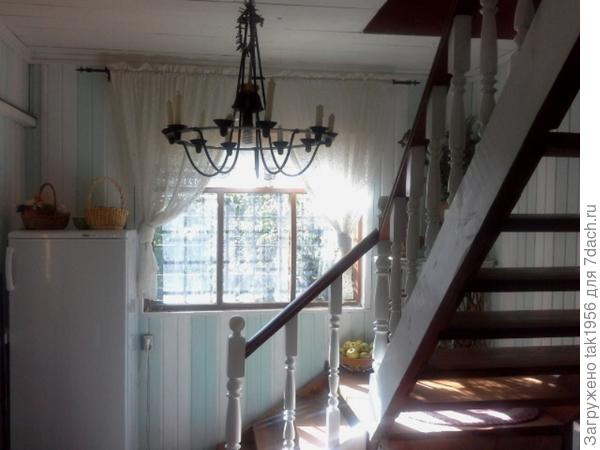 На веранде с южной стены установили лестницу в мансарду по моему проекту.