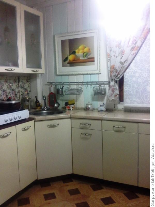 А с северной стороны веранды отгородили кухню.