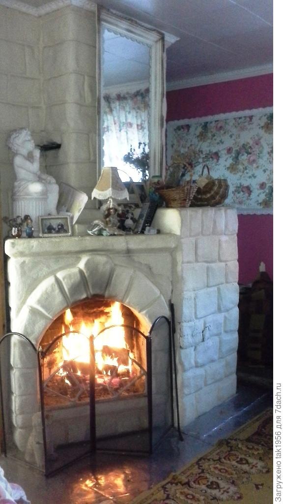 Умельцы-печники на просьбу построить что-то необычное соорудили нам печь-камин.