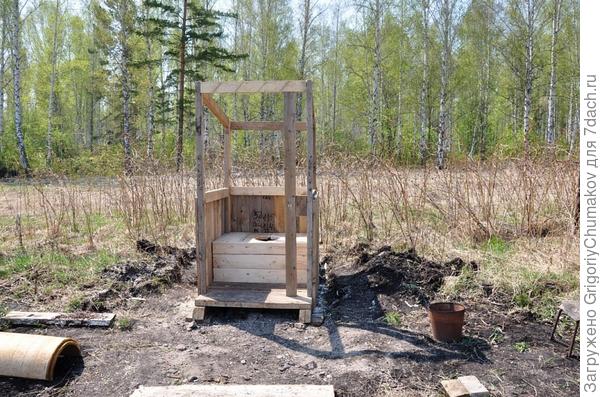 Туалет из ящиков